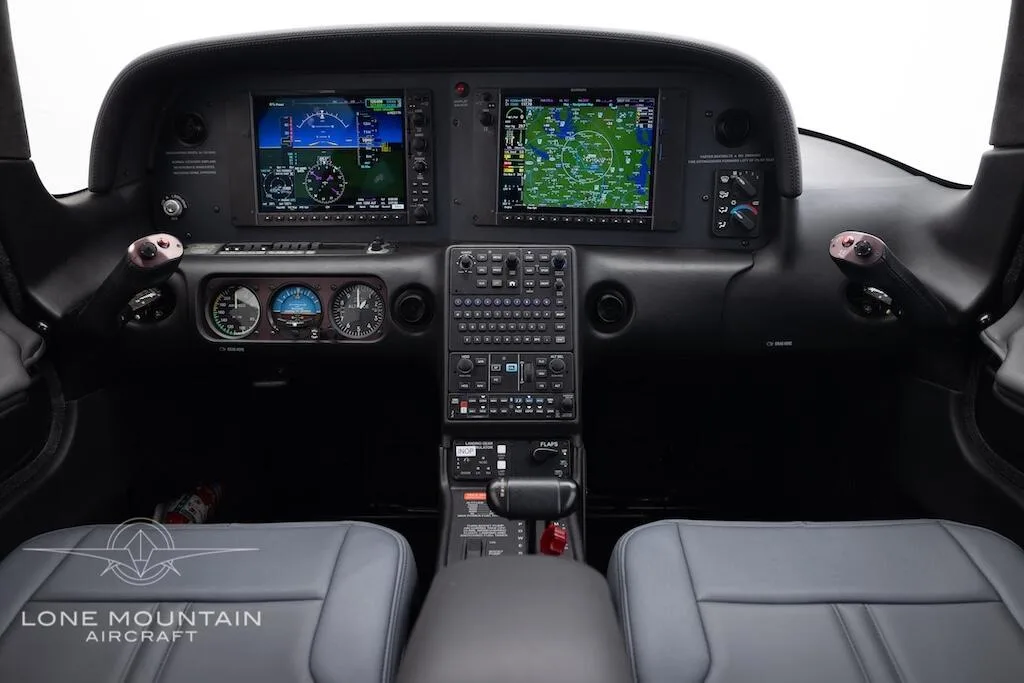 Cockpit and instrument panel of a 2021 Cirrus SR20 G6.