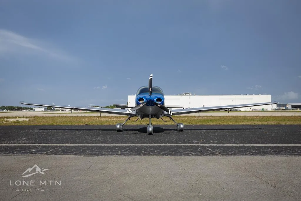 Exterior view of a 2021 Cirrus SR20 G6.