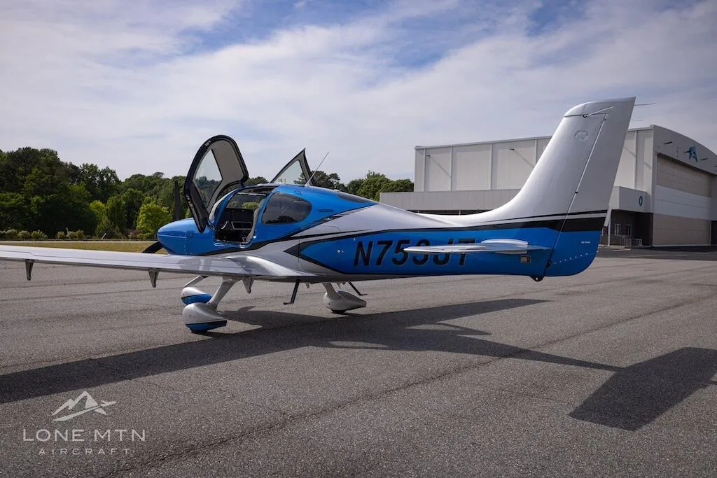 Exterior view of a 2024 Cirrus SR20 G7.