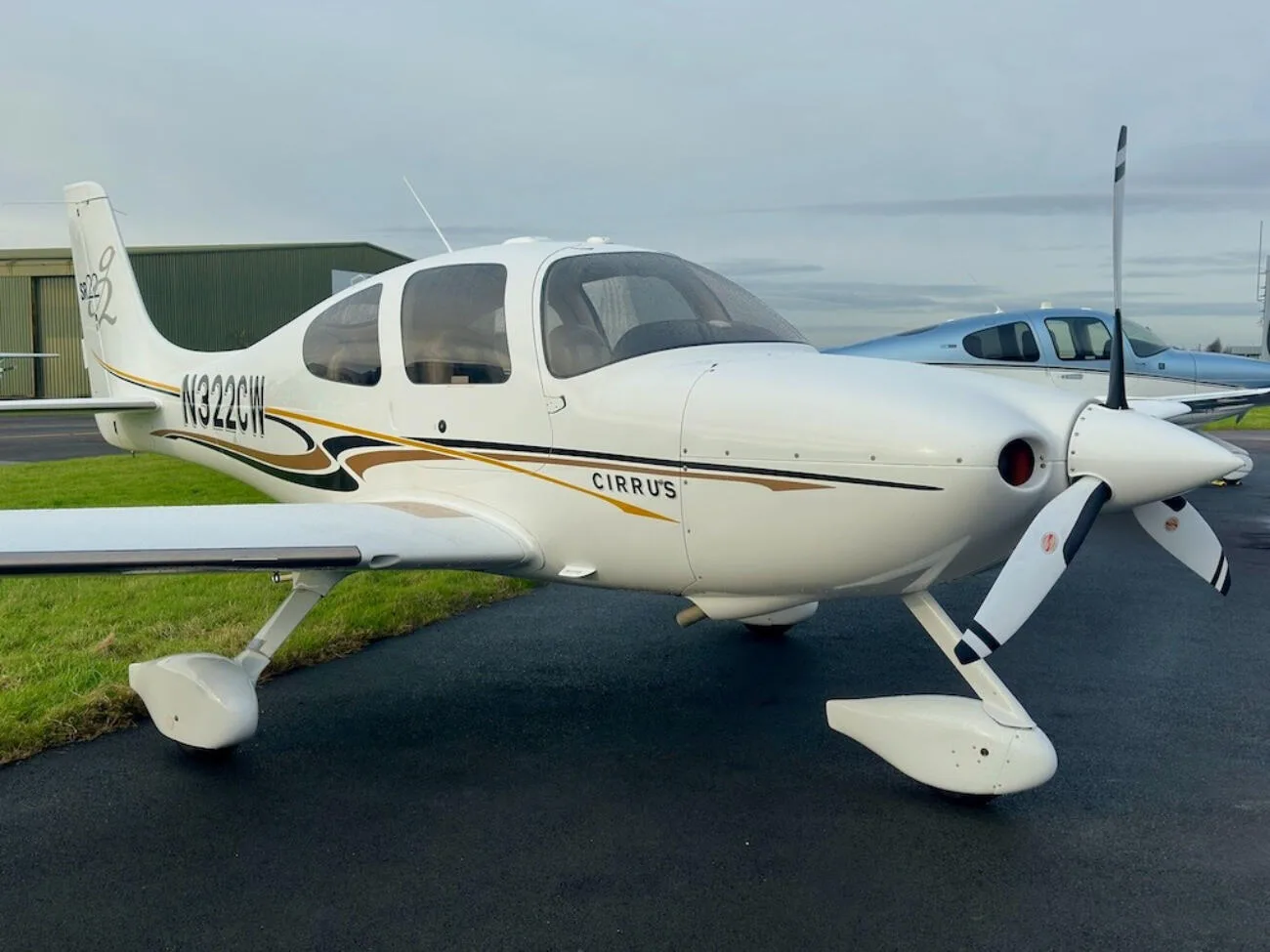 Exterior view of a 2004 Cirrus SR22 G2.