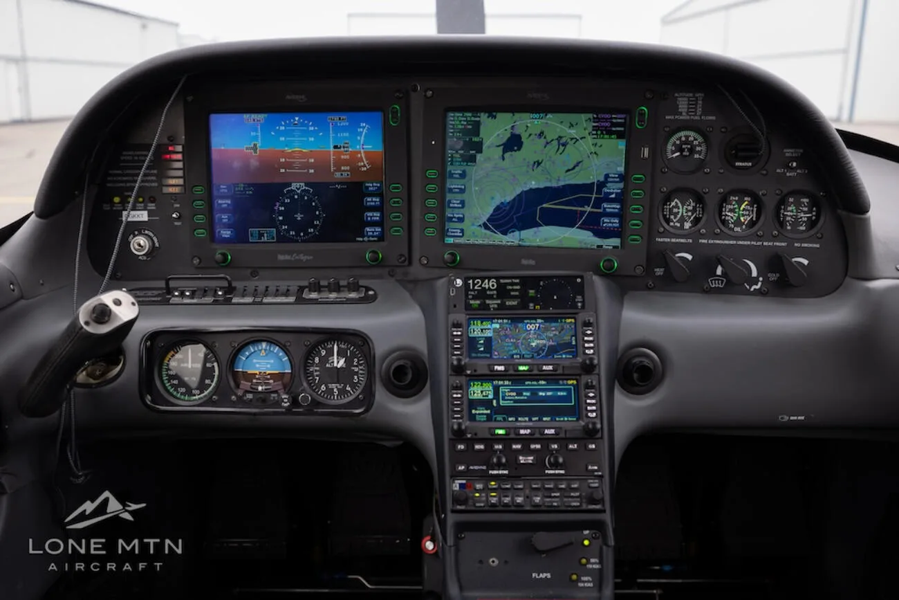 Avionics suite of a 2005 Cirrus SR22 G2 GTS.