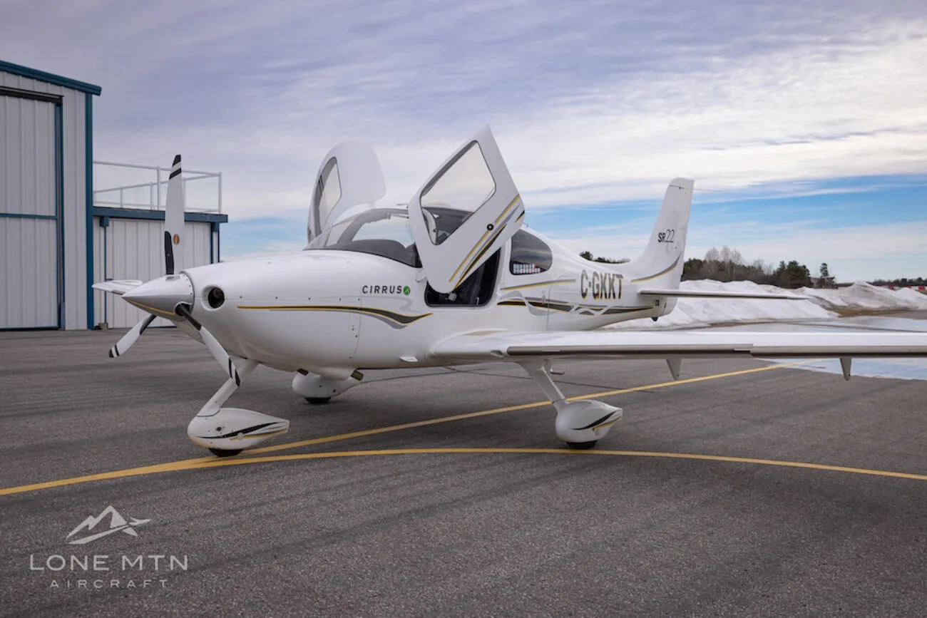 Exterior view of a 2005 Cirrus SR22 G2 GTS.