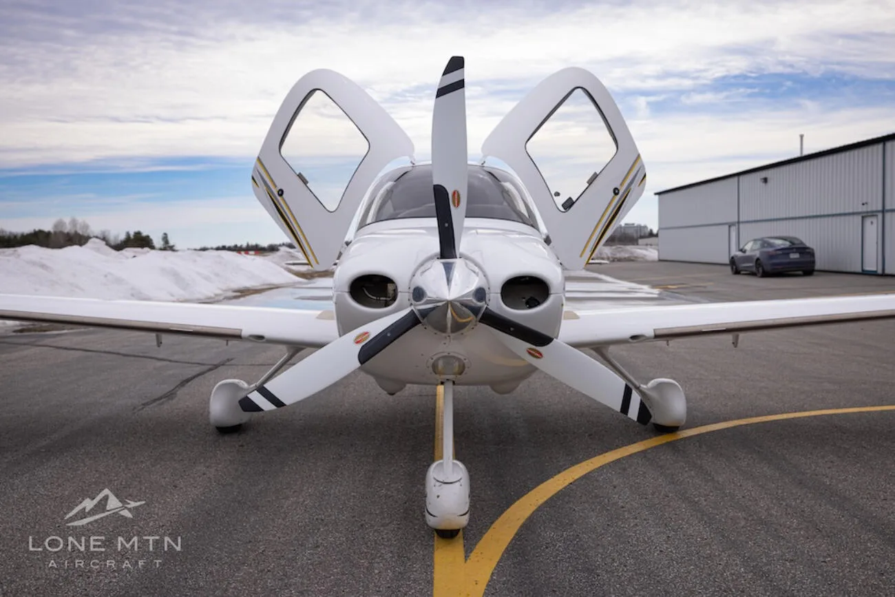 Exterior view of a 2005 Cirrus SR22 G2 GTS.