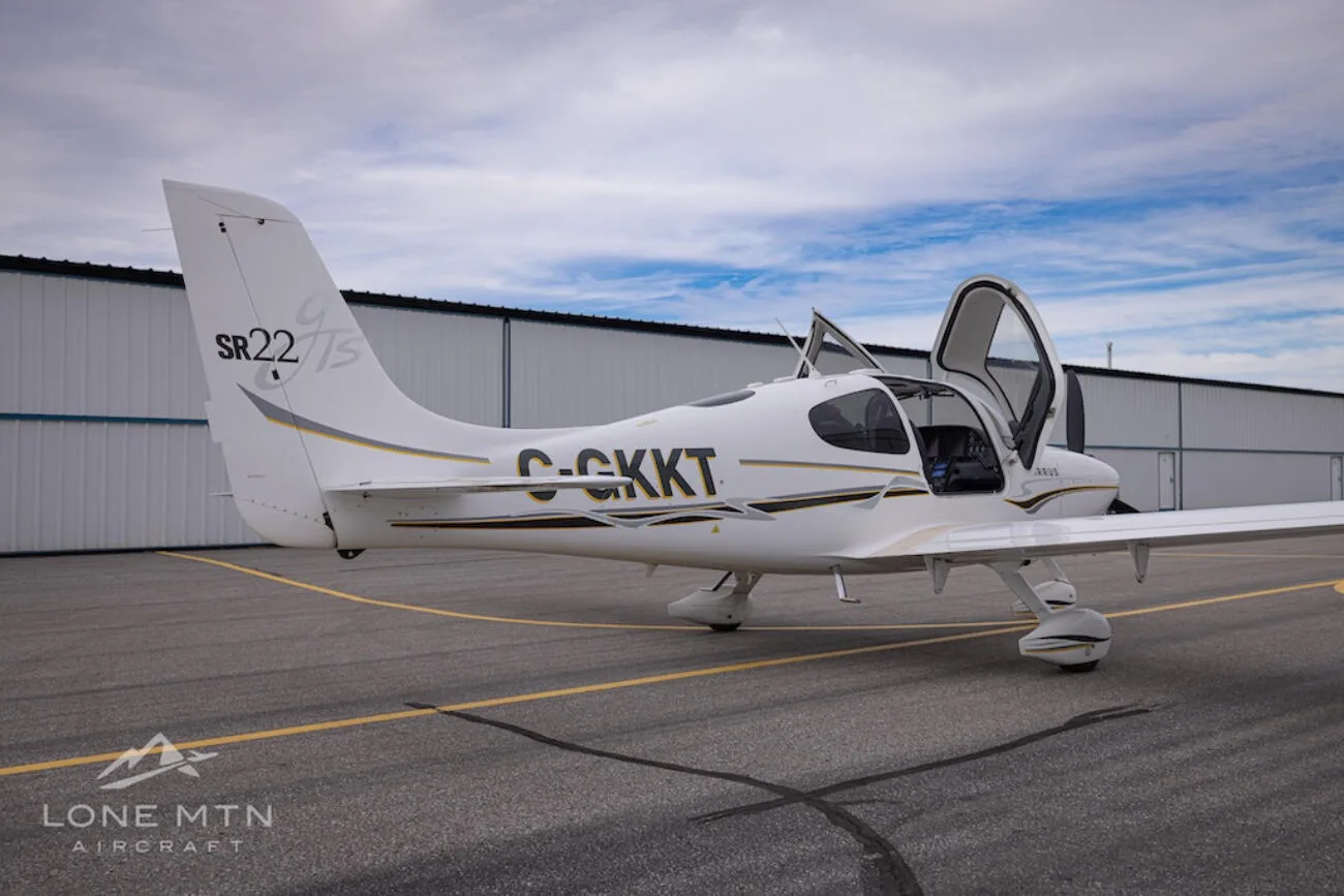 Exterior view of a 2005 Cirrus SR22 G2 GTS.