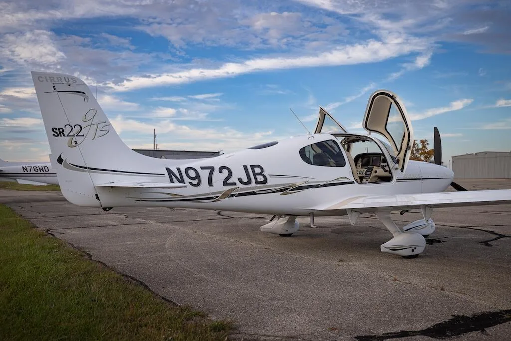 Exterior view of a 2006 Cirrus SR22 G2 GTS.