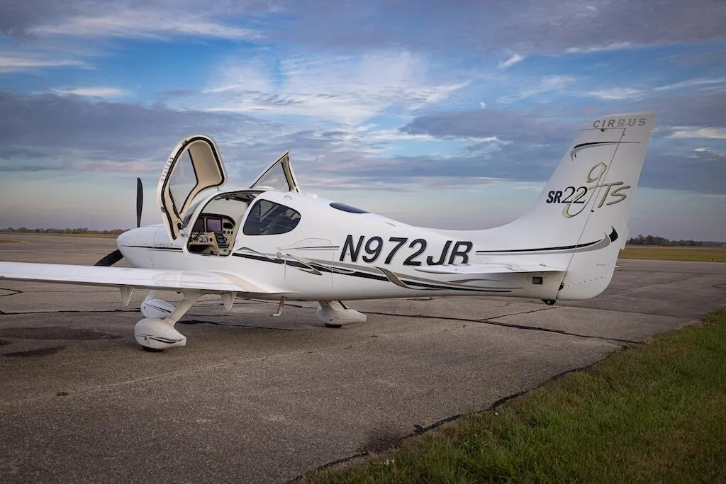 Exterior view of a 2006 Cirrus SR22 G2 GTS.