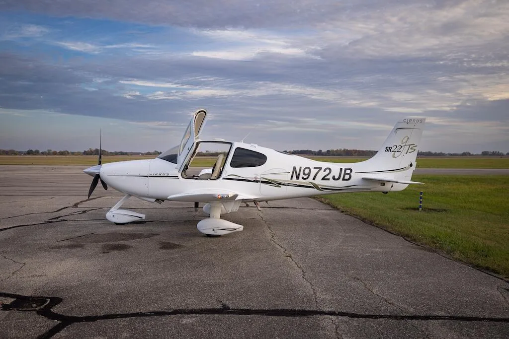 Exterior view of a 2006 Cirrus SR22 G2 GTS.