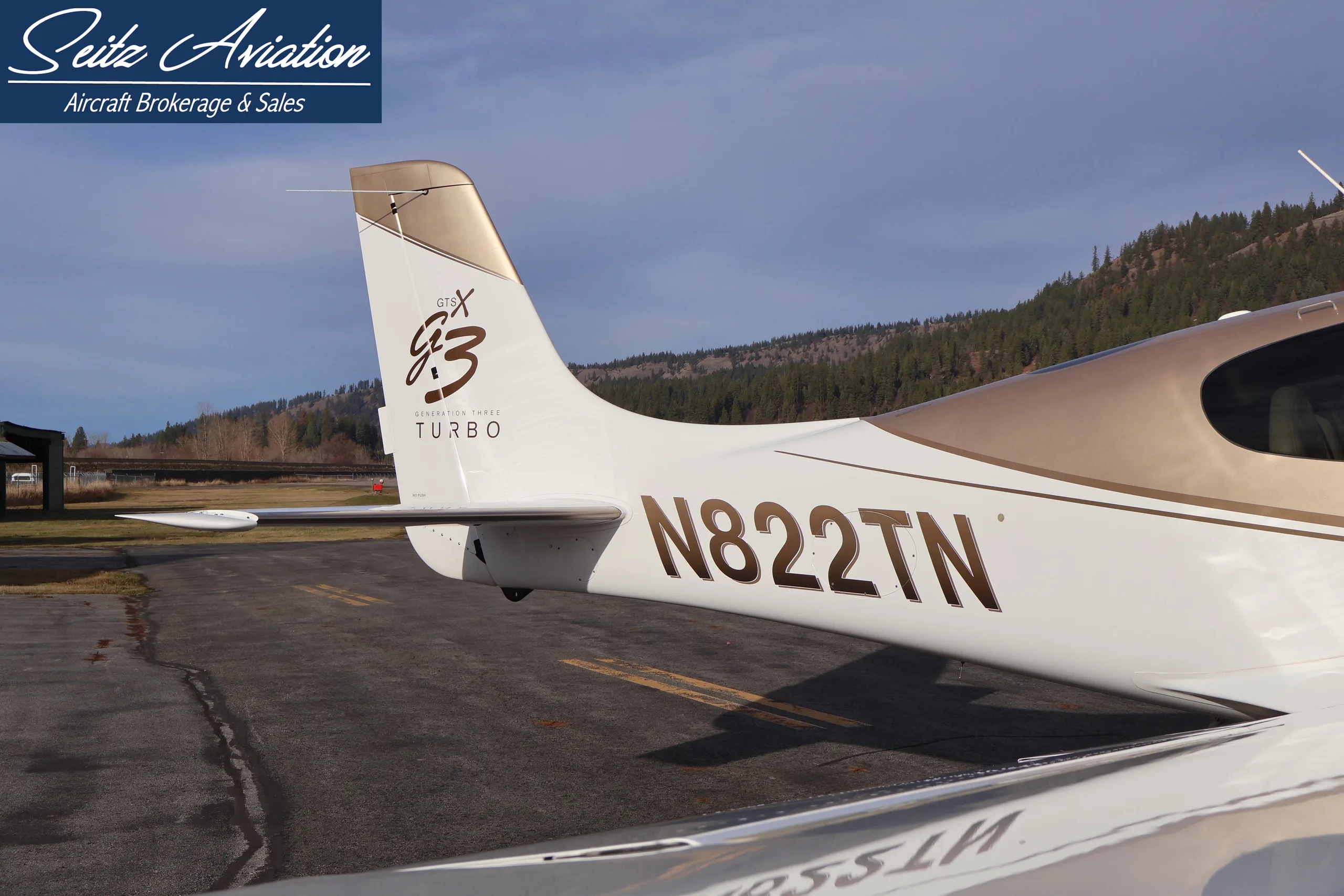Exterior view of a 2008 Cirrus SR22 TN G3.