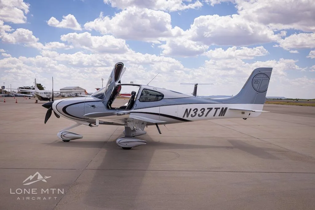 Exterior view of a 2011 Cirrus SR22T G3.