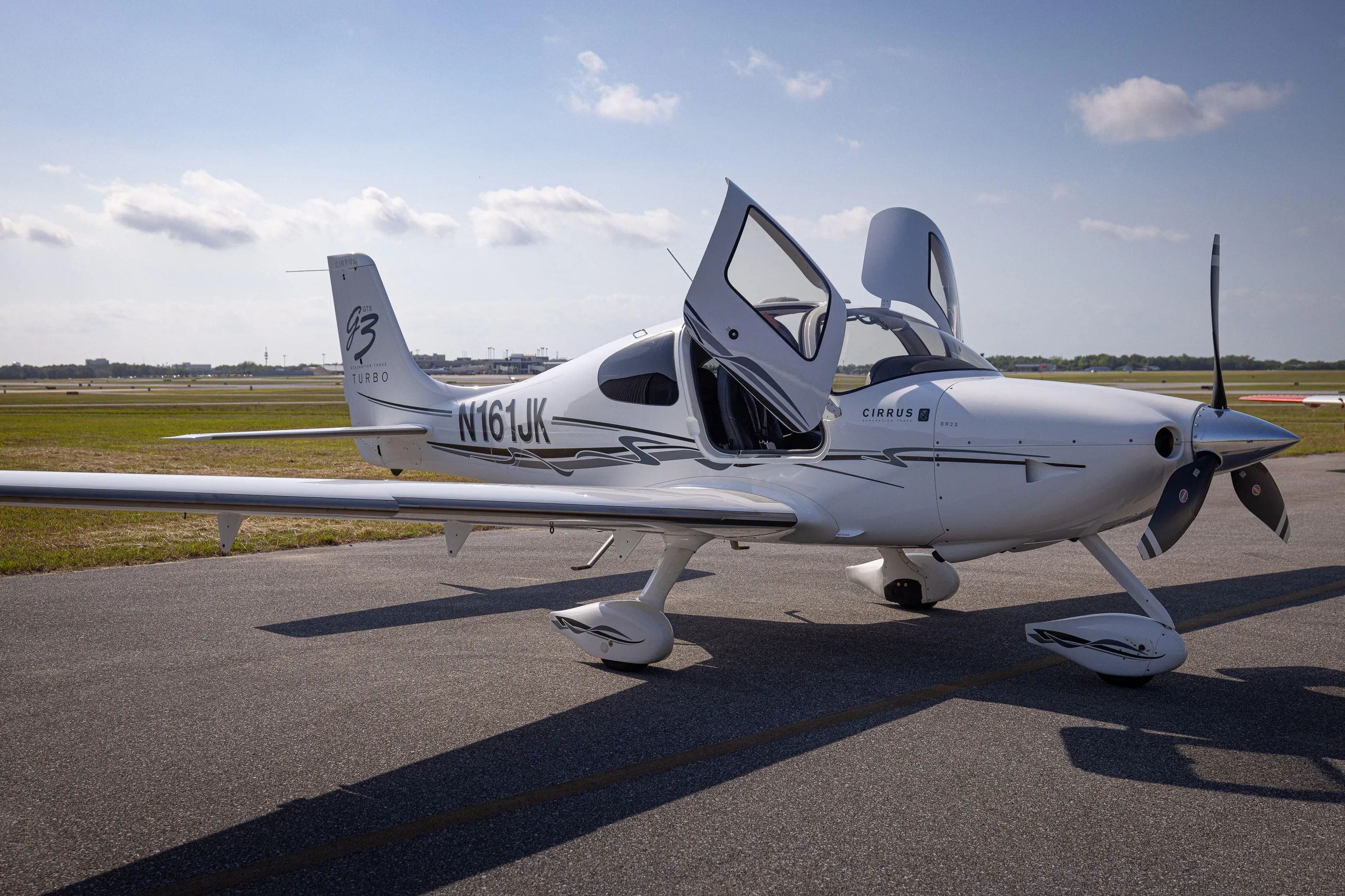 Exterior view of a 2007 Cirrus SR22T G3 GTS.