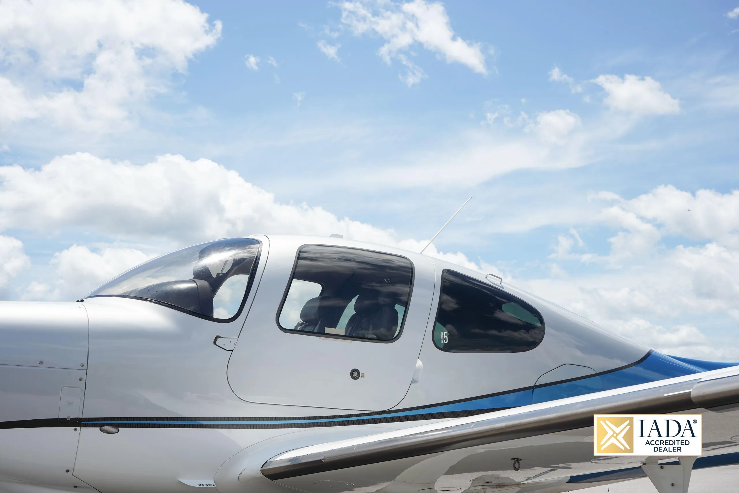 Exterior view of a 2013 Cirrus SR22T G5.