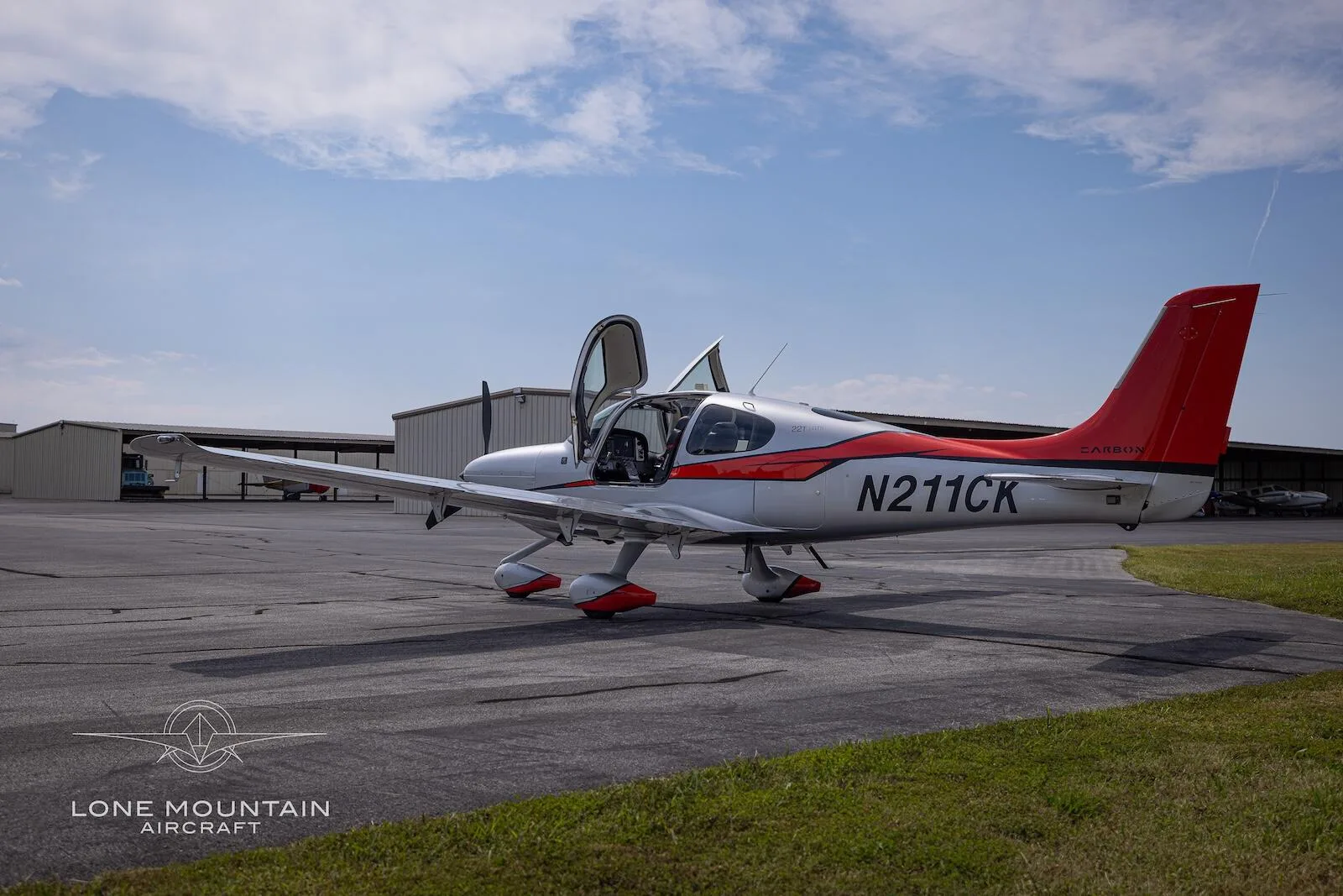 Exterior view of a 2015 Cirrus SR22T G5 GTS.
