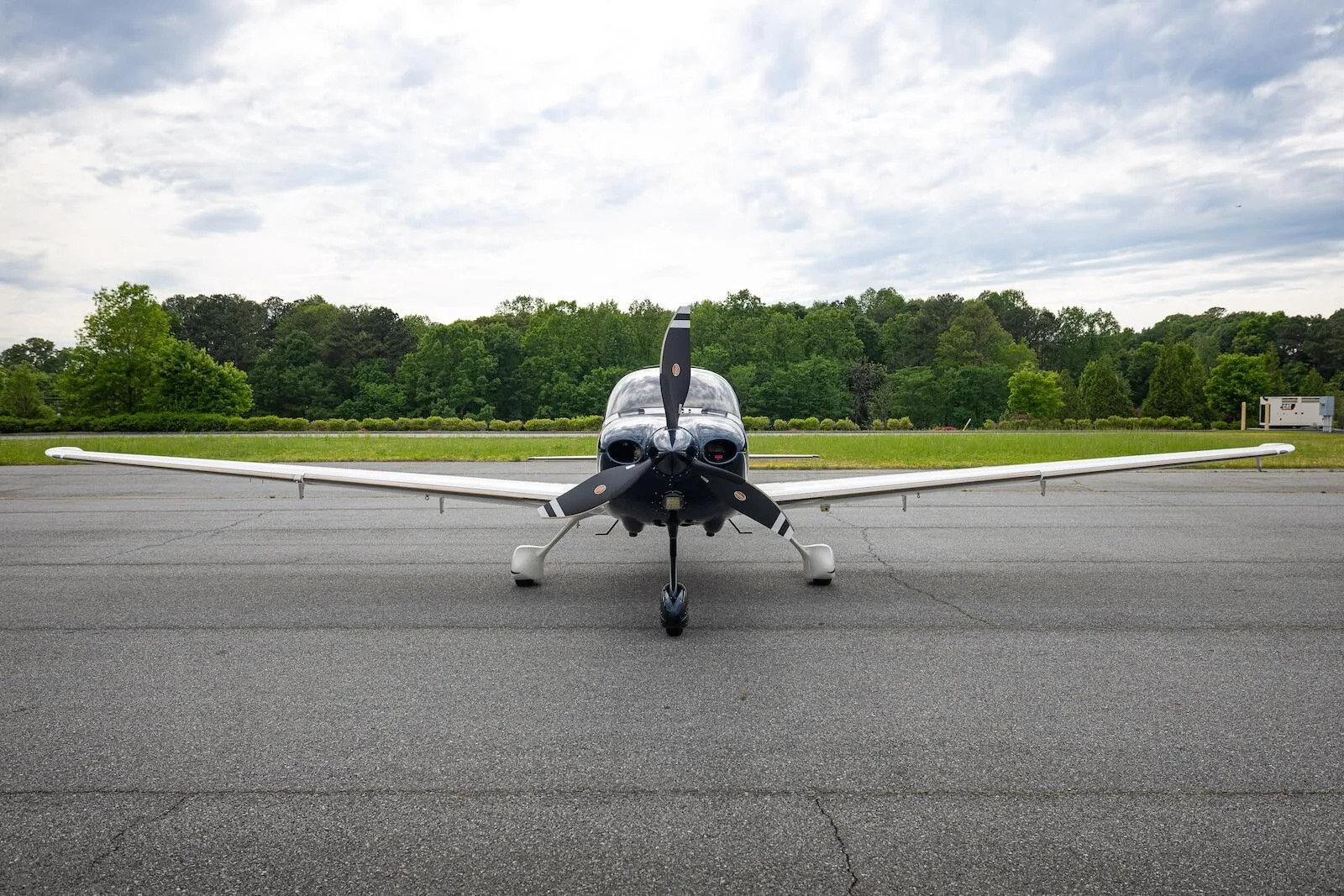 Exterior view of a 2014 Cirrus SR22T G5 GTS.