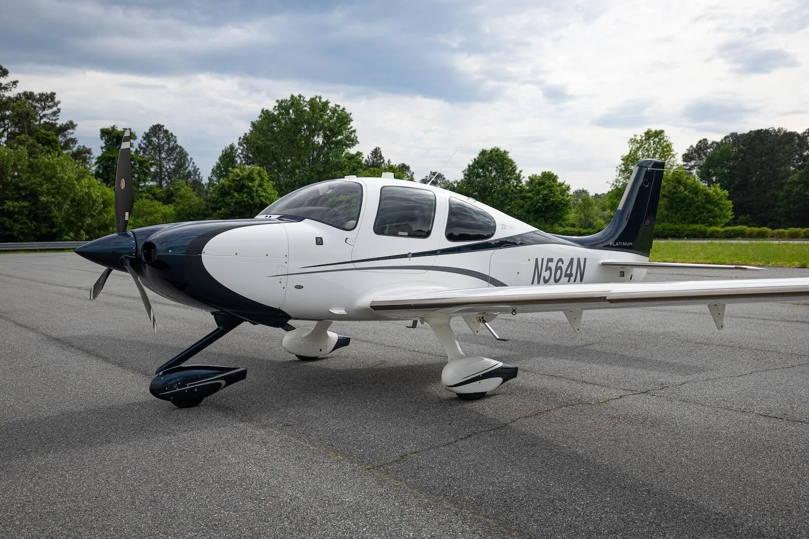 Exterior view of a 2014 Cirrus SR22T G5 GTS.
