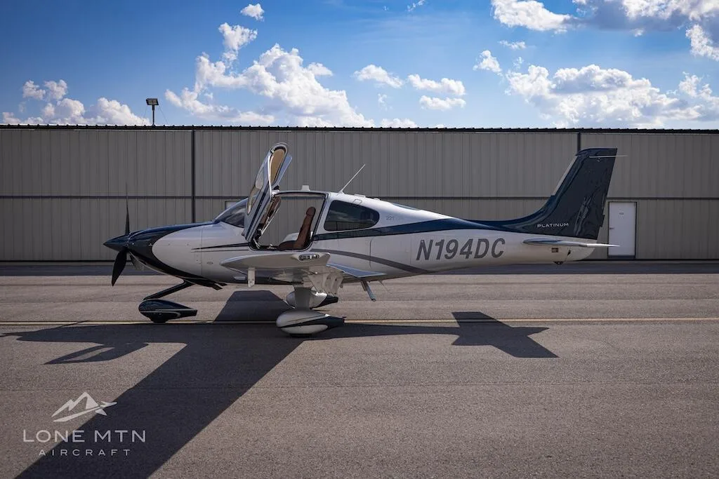 Exterior view of a 2014 Cirrus SR22T G5 GTS.