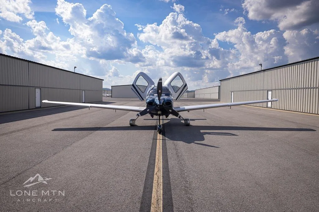 Exterior view of a 2014 Cirrus SR22T G5 GTS.