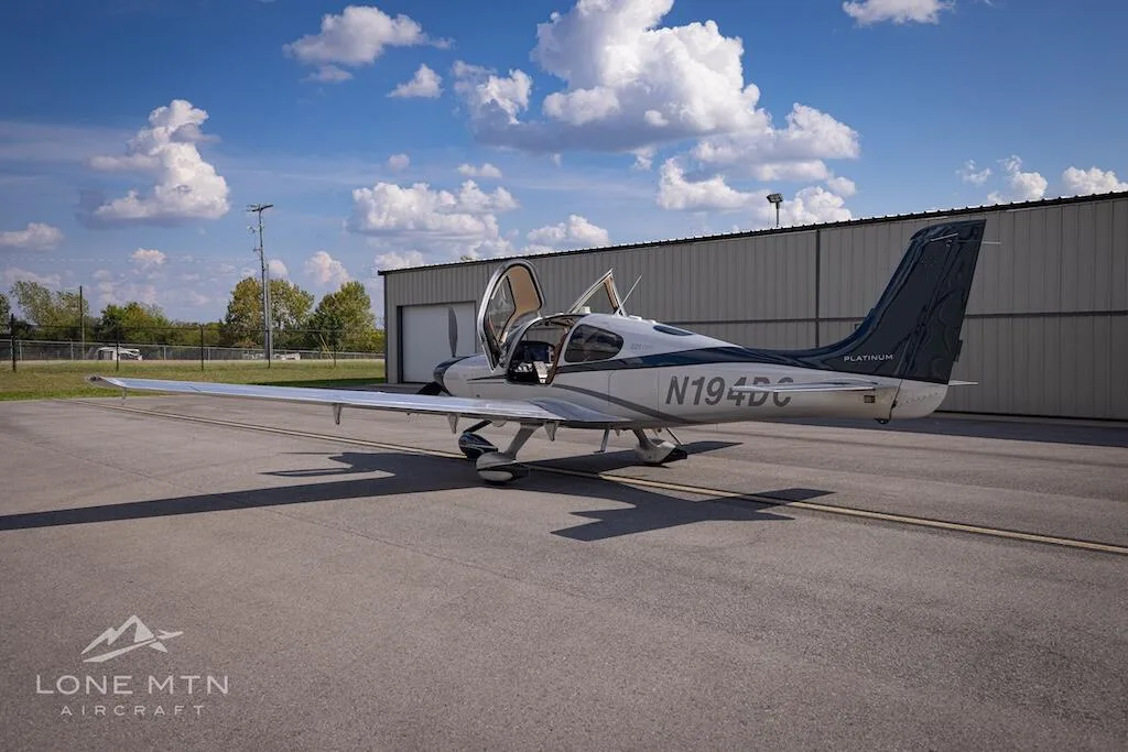 Exterior view of a 2014 Cirrus SR22T G5 GTS.