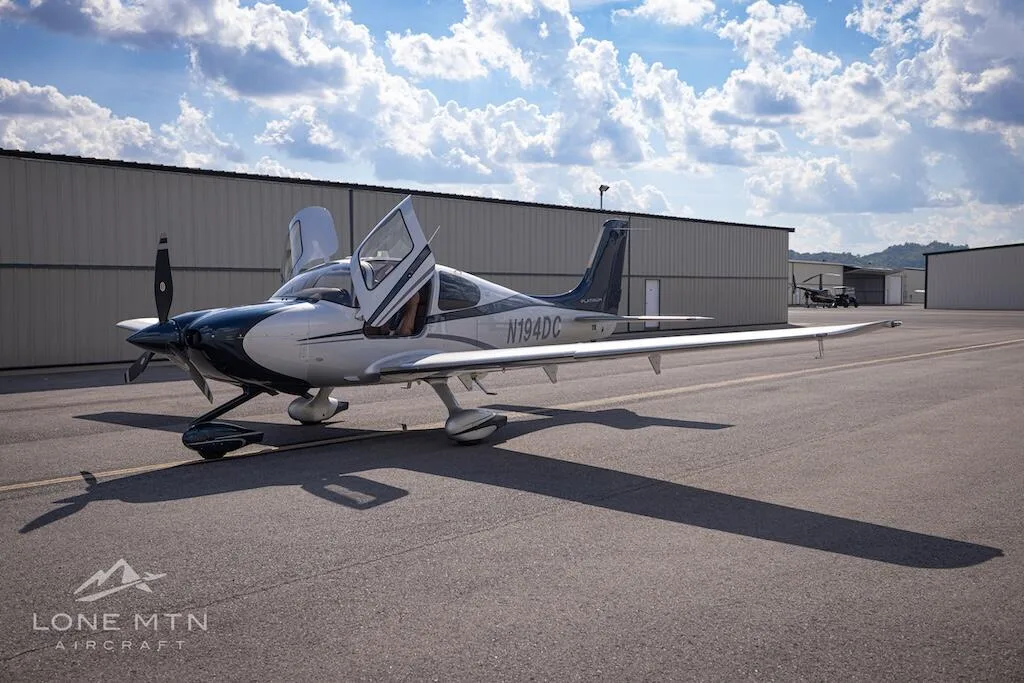 Exterior view of a 2014 Cirrus SR22T G5 GTS.