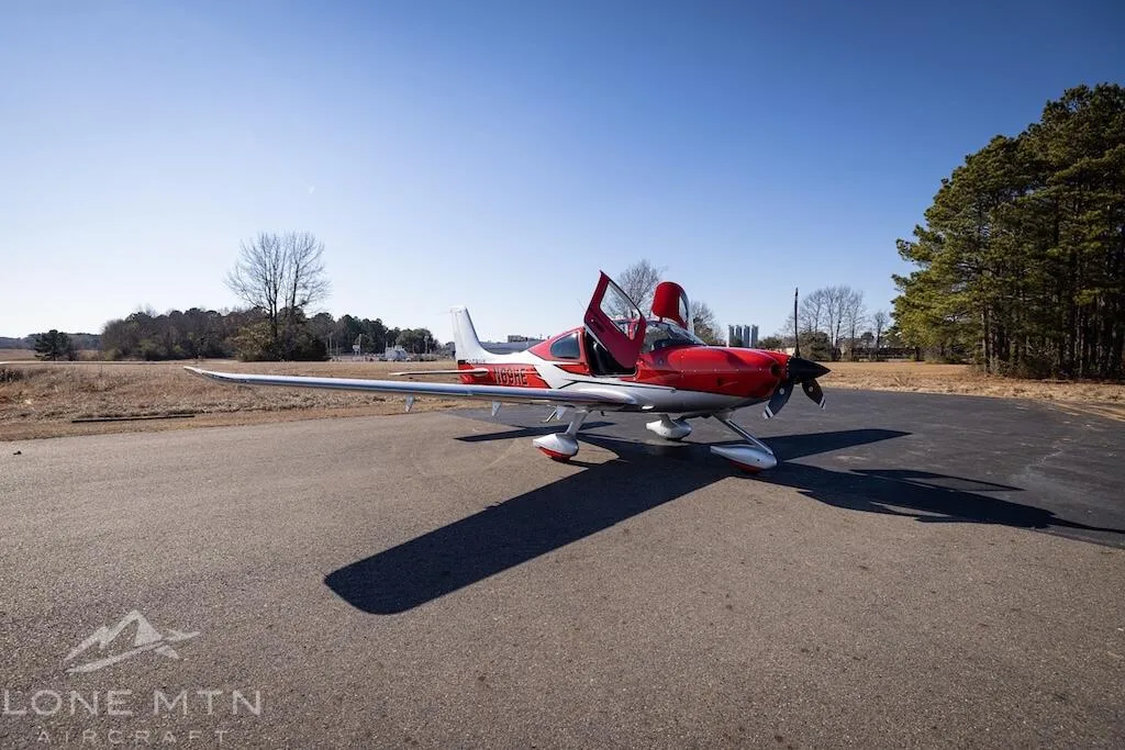 Exterior view of a 2019 Cirrus SR22T G6 GTS.