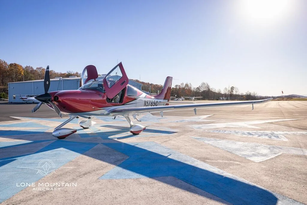 Exterior view of a 2022 Cirrus SR22T G6 GTS.