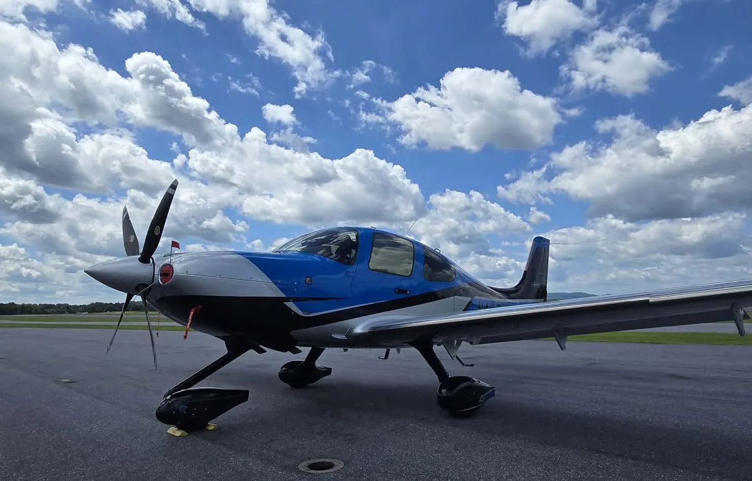 Exterior view of a 2024 Cirrus SR22T G7.
