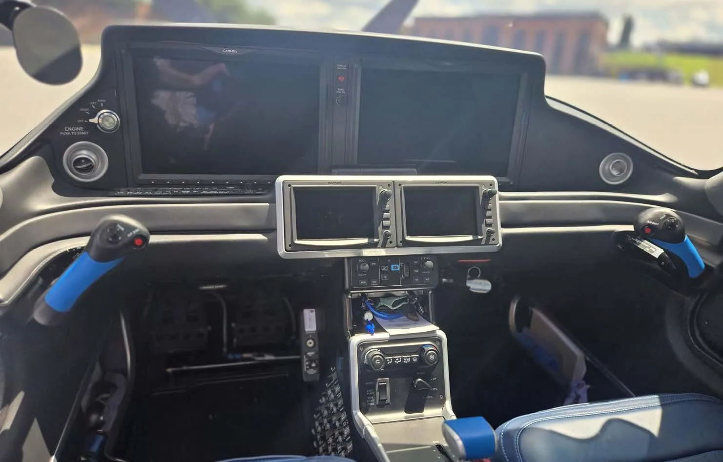 Avionics suite of a 2024 Cirrus SR22T G7.