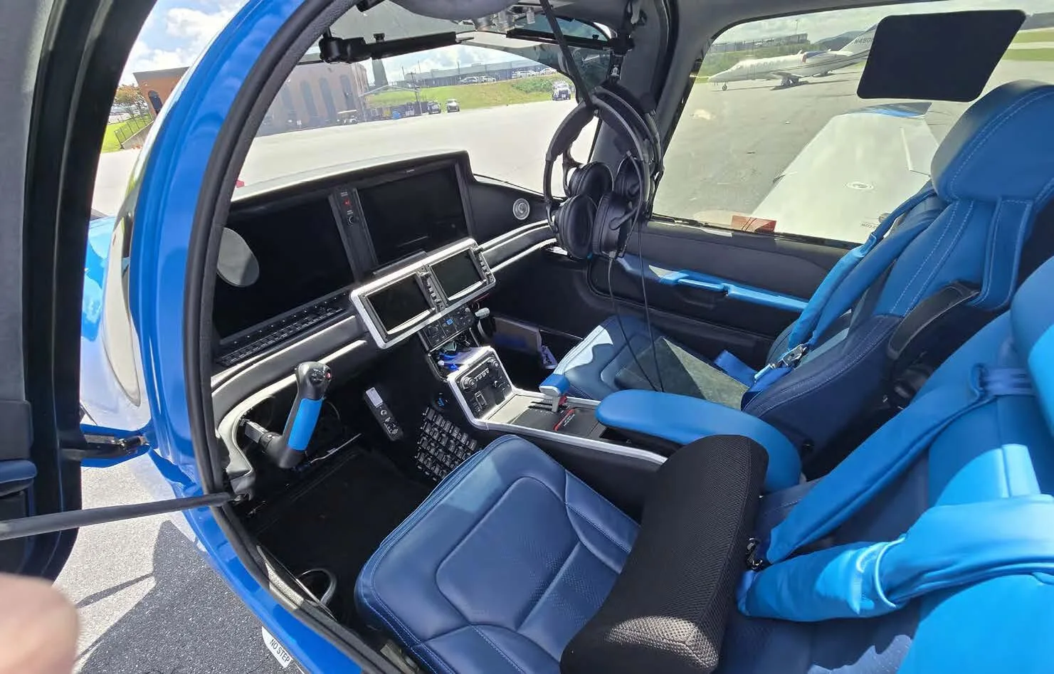Cabin interior of a 2024 Cirrus SR22T G7.