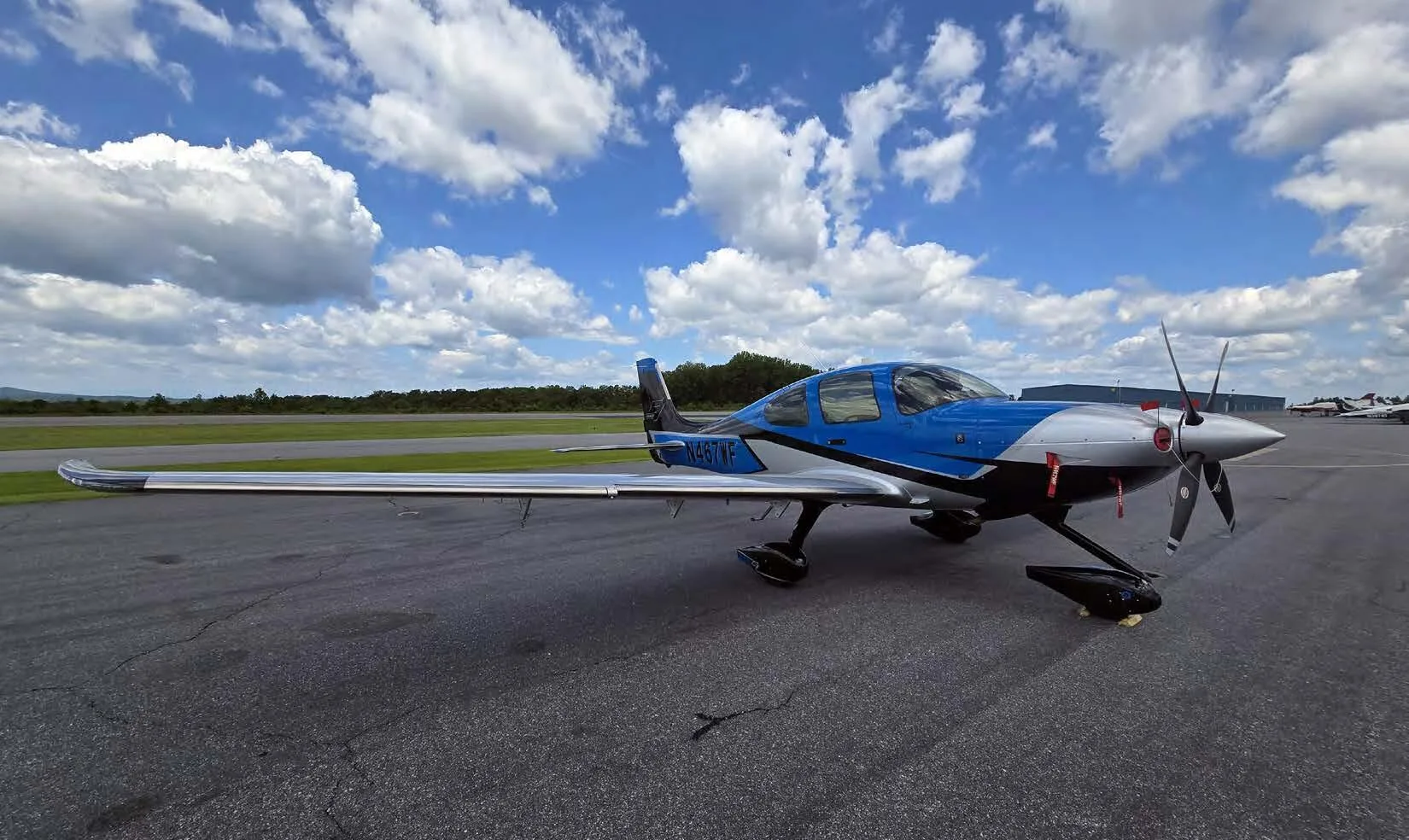 Exterior view of a 2024 Cirrus SR22T G7.
