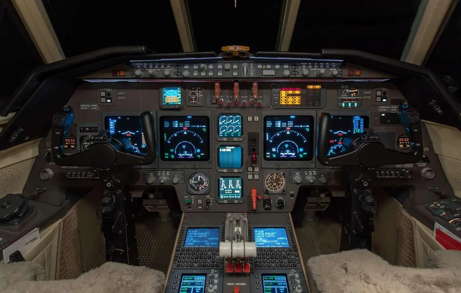 Cockpit and instrument panel of a 2001 Dassault Falcon 50EX.