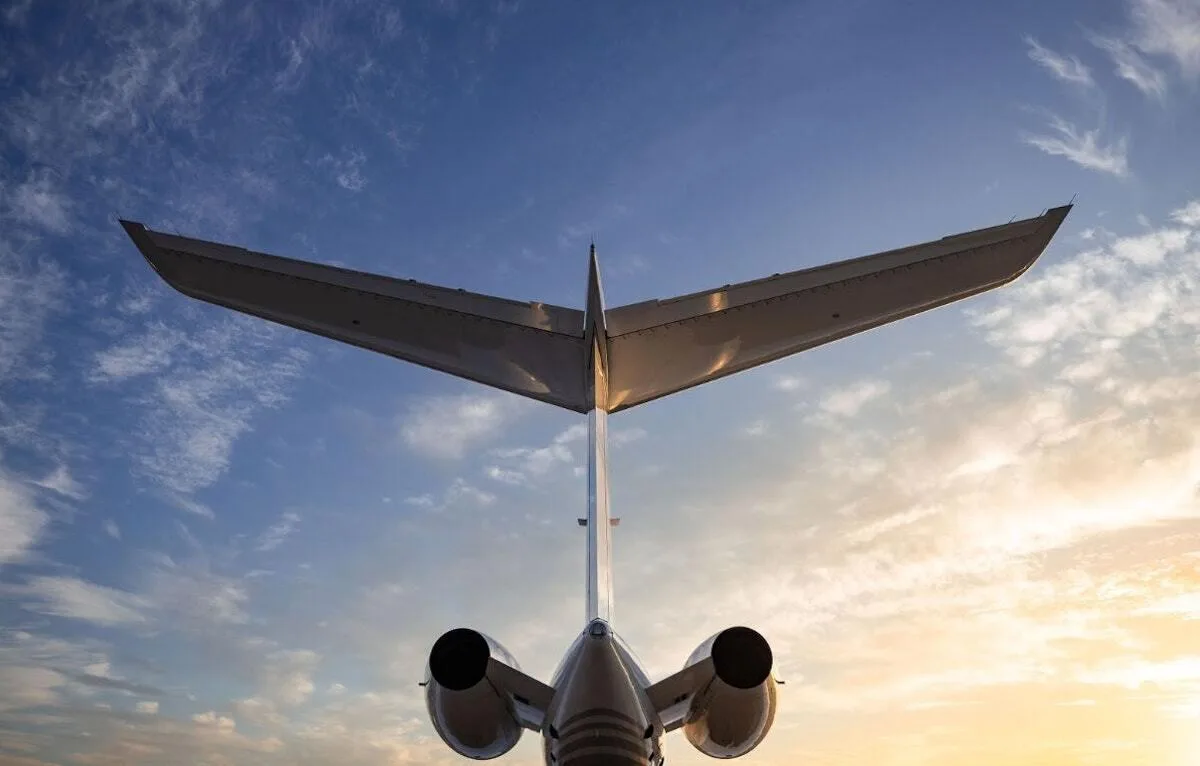 Exterior view of a 1998 Gulfstream GV.