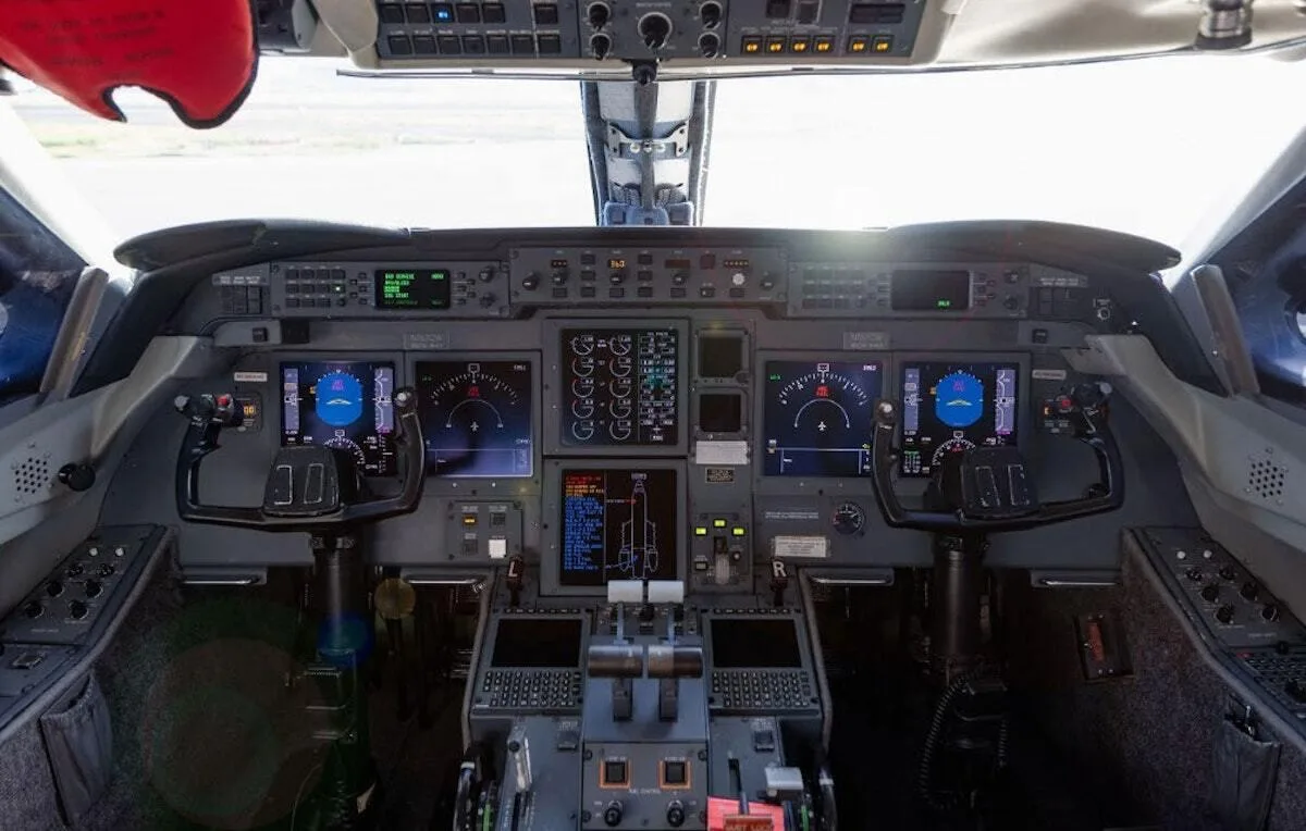 Cockpit and instrument panel of a 1998 Gulfstream GV.