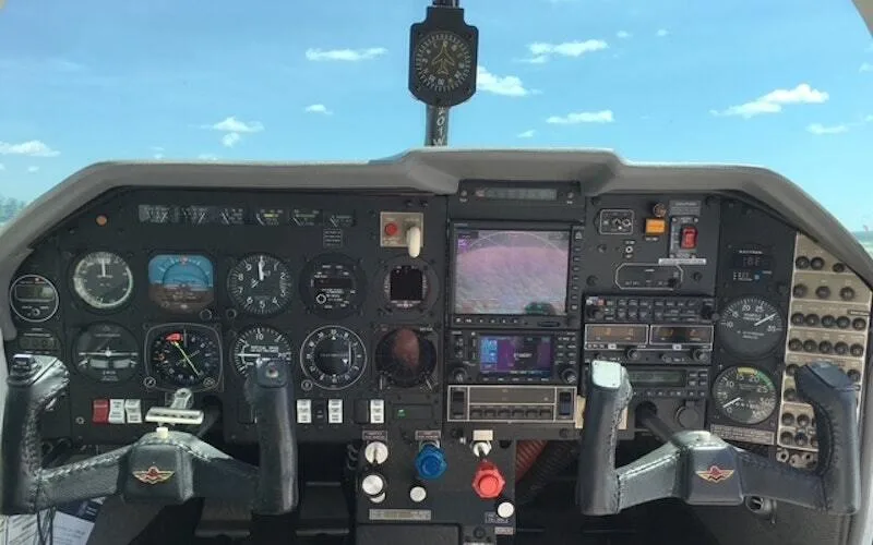 Cockpit and instrument panel of a 1982 Mooney M20J 201.