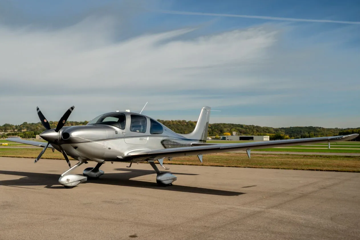 Exterior view of a 2023 Cirrus SR22T G6.