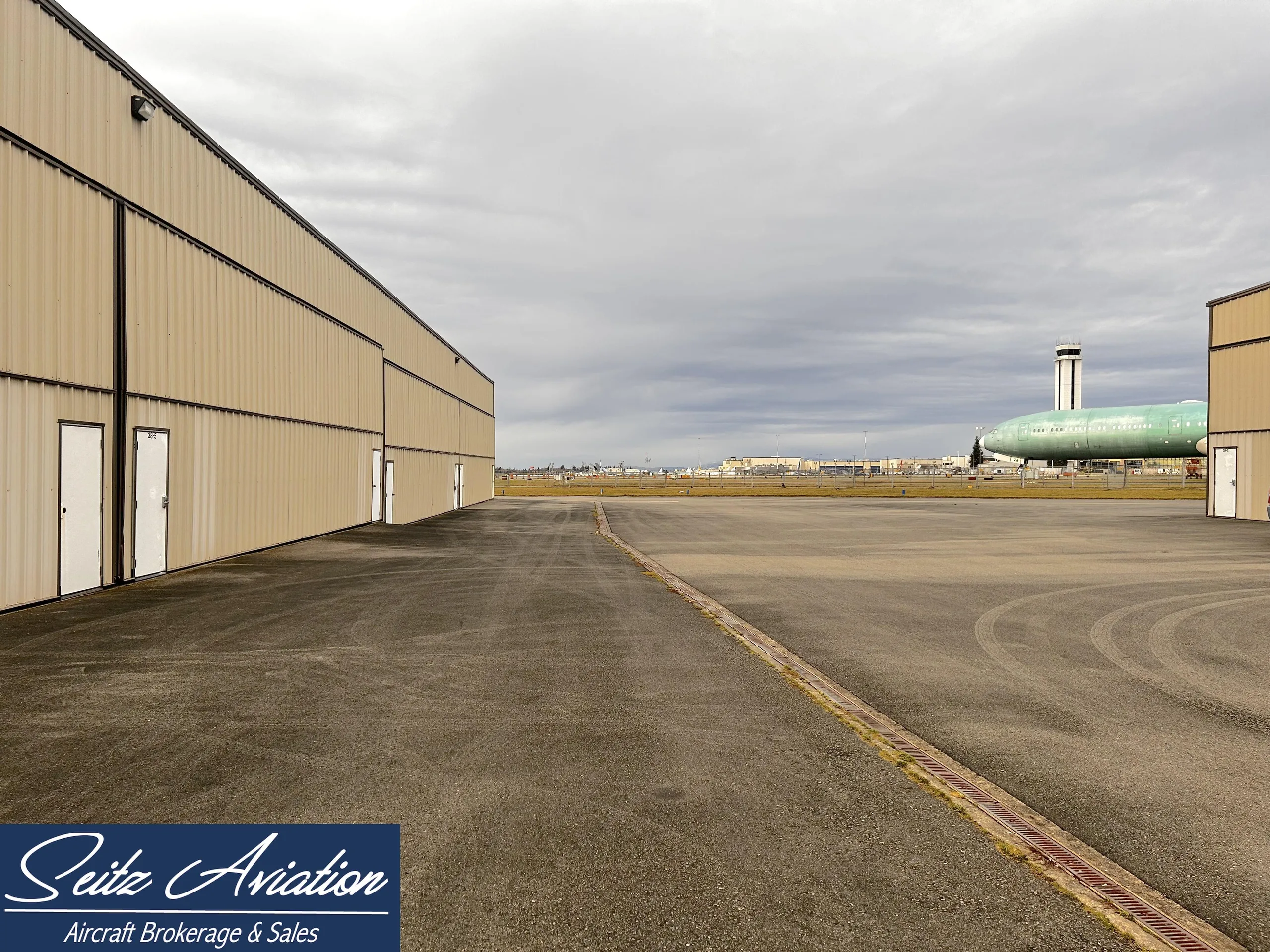 Exterior view of a Piper Malibu Included.