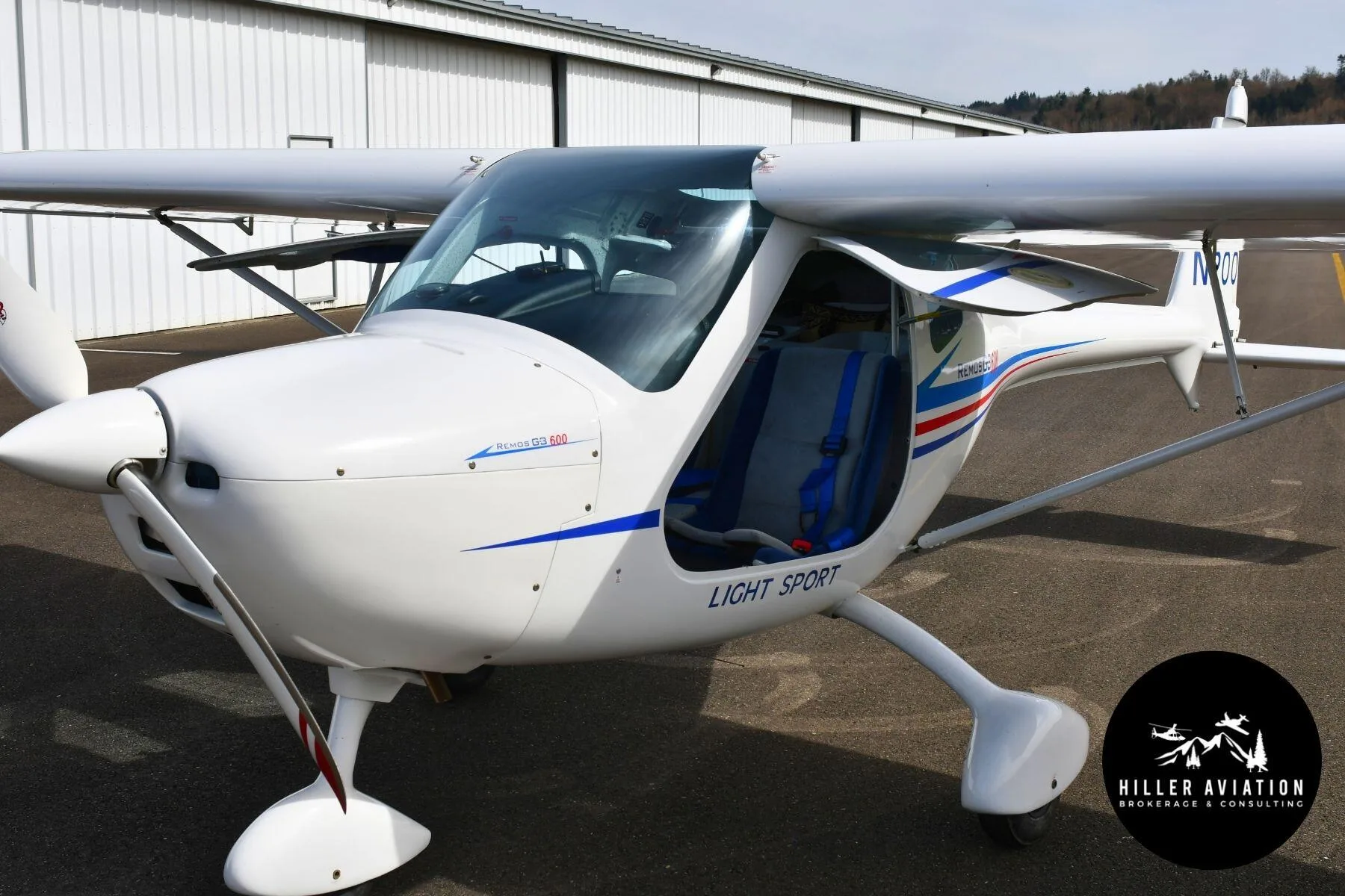 Exterior view of a 2007 Remos Aircraft G3/600.