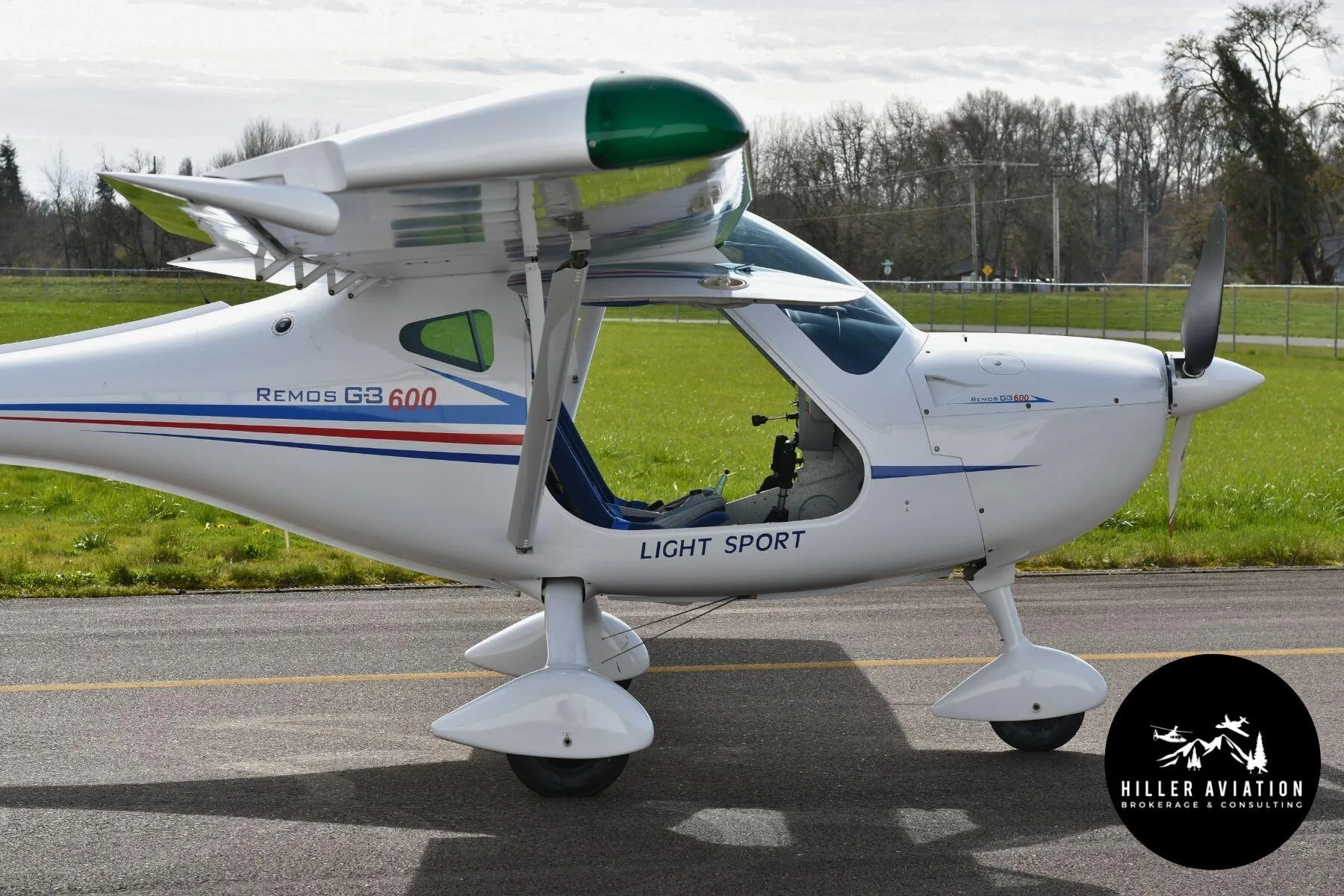Exterior view of a 2007 Remos Aircraft G3/600.