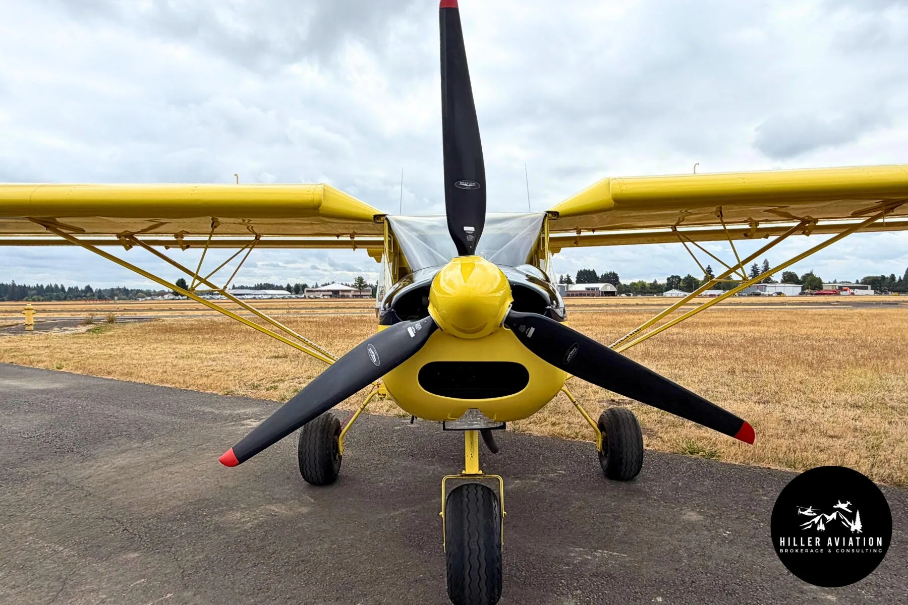 Exterior view of a 2005 Zenith CH 701 SP.