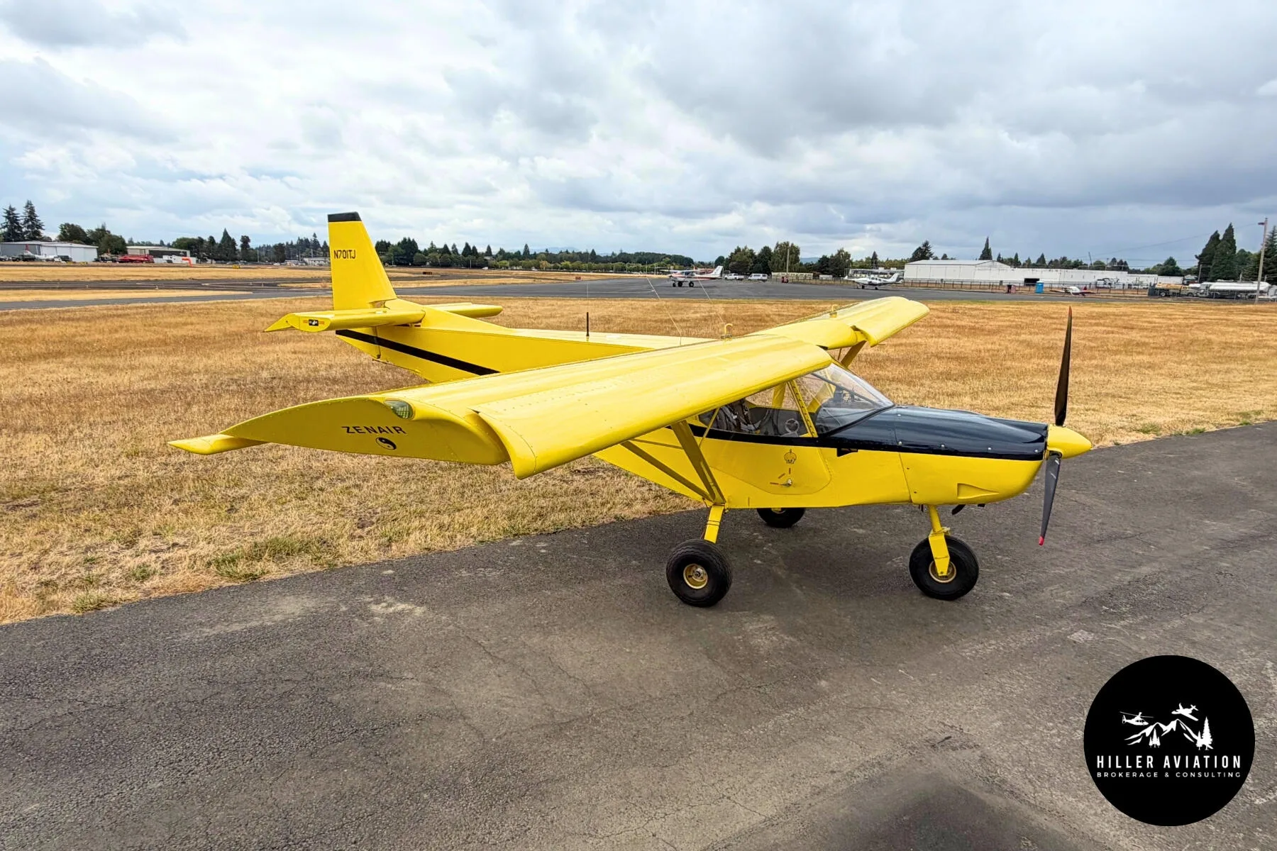 Exterior view of a 2005 Zenith CH 701 SP.