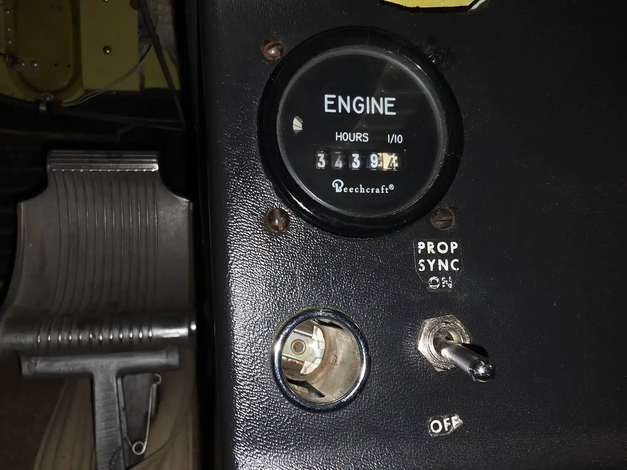 Avionics suite of a 1980 Beechcraft 58TC Baron.