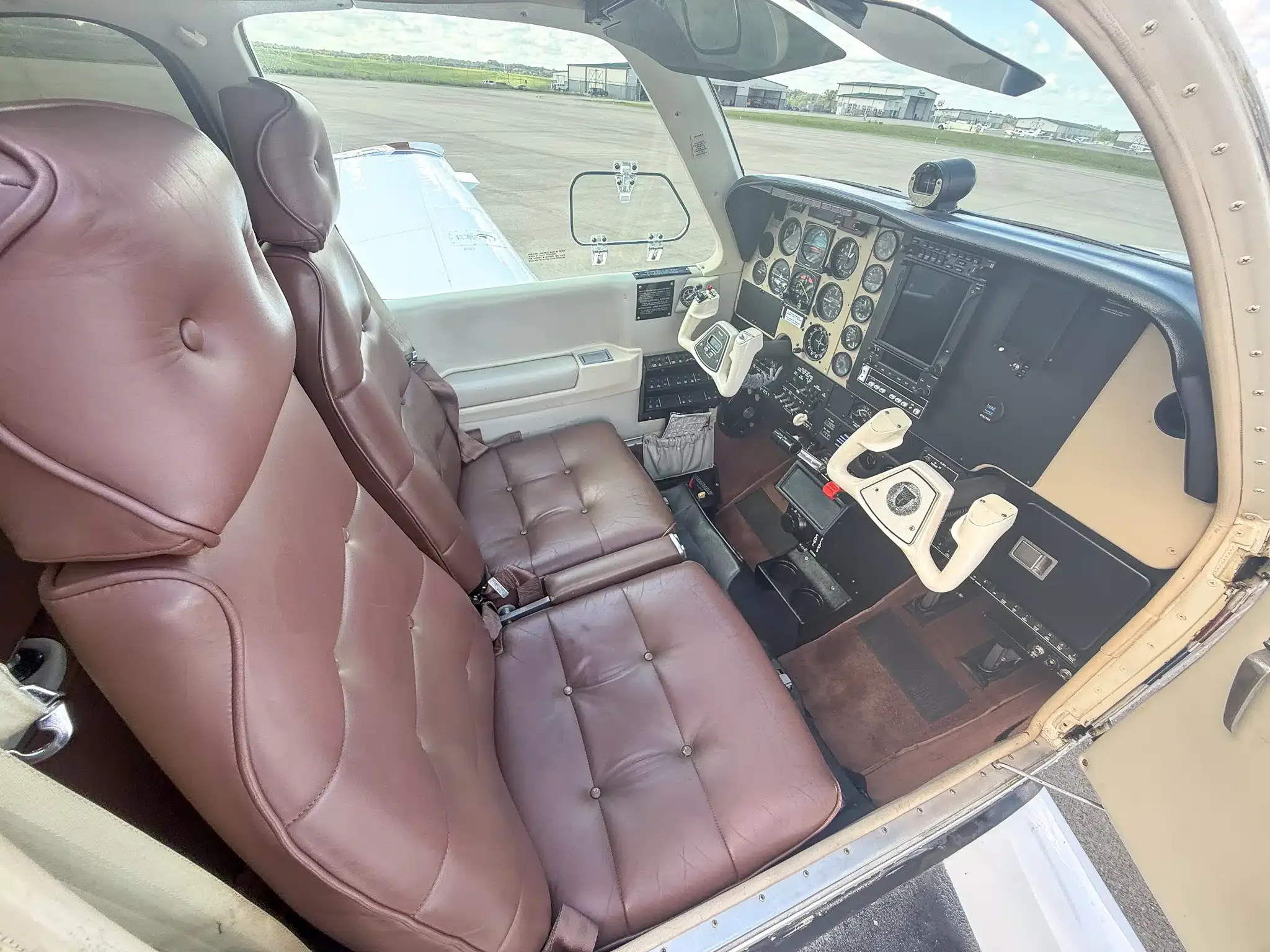 Cockpit and instrument panel of a 1993 Beechcraft Bonanza A36.