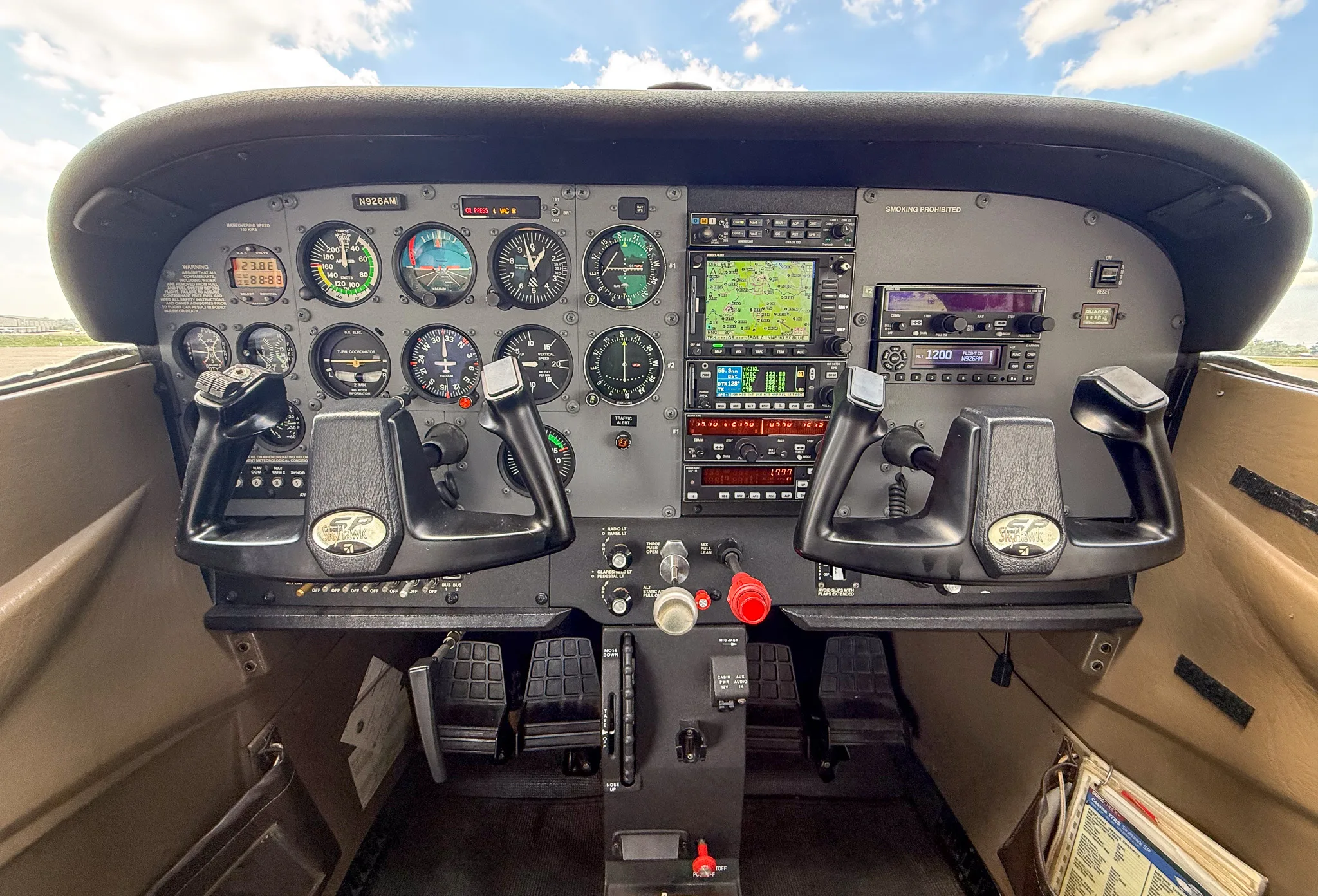 Cockpit and instrument panel of a 2001 Cessna 172S Skyhawk SP.