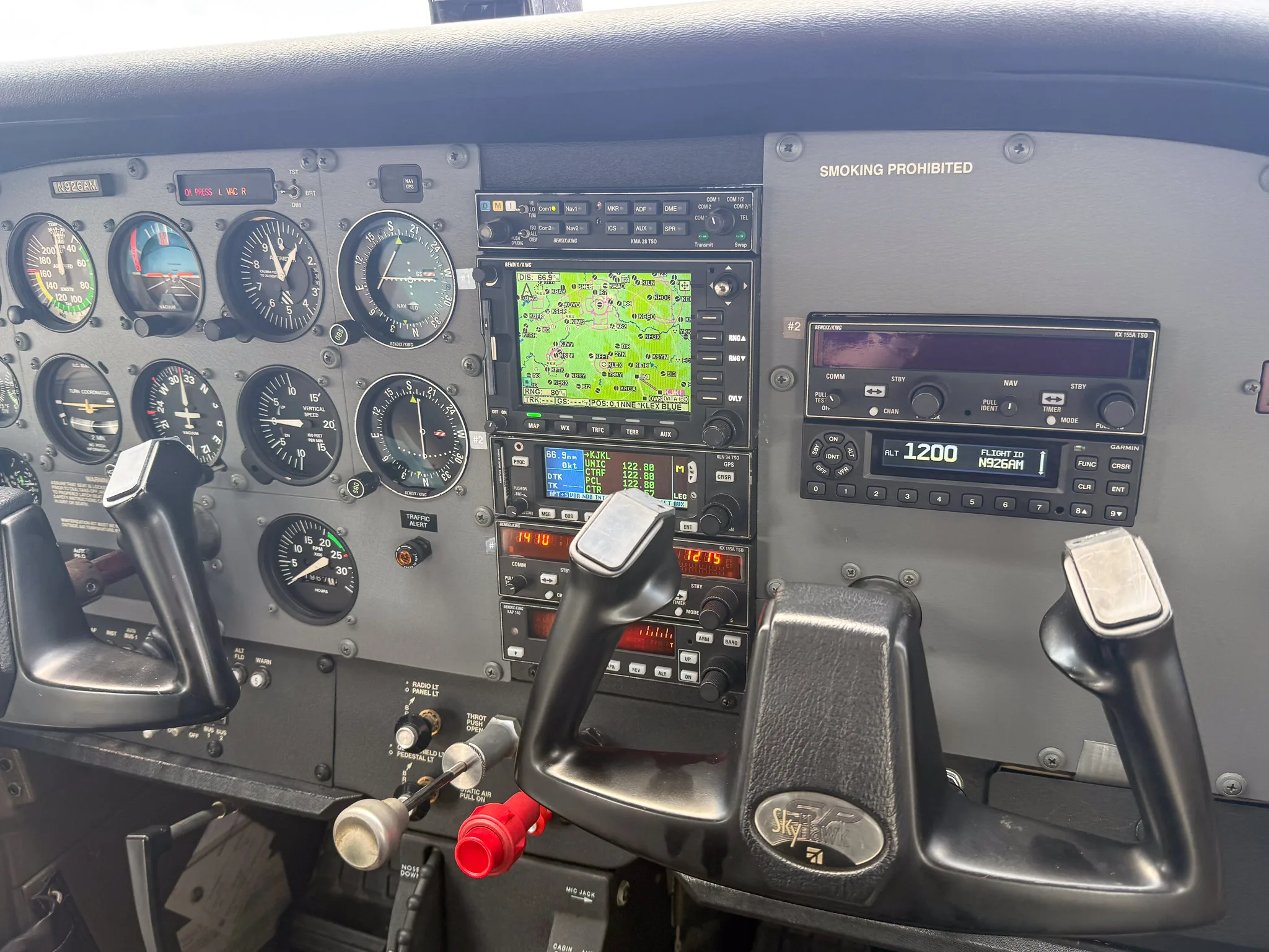 Avionics suite of a 2001 Cessna 172S Skyhawk SP.