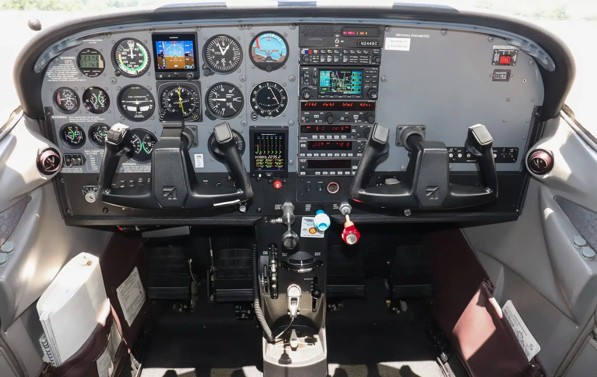 Cockpit and instrument panel of a 1999 Cessna 182S Skylane.
