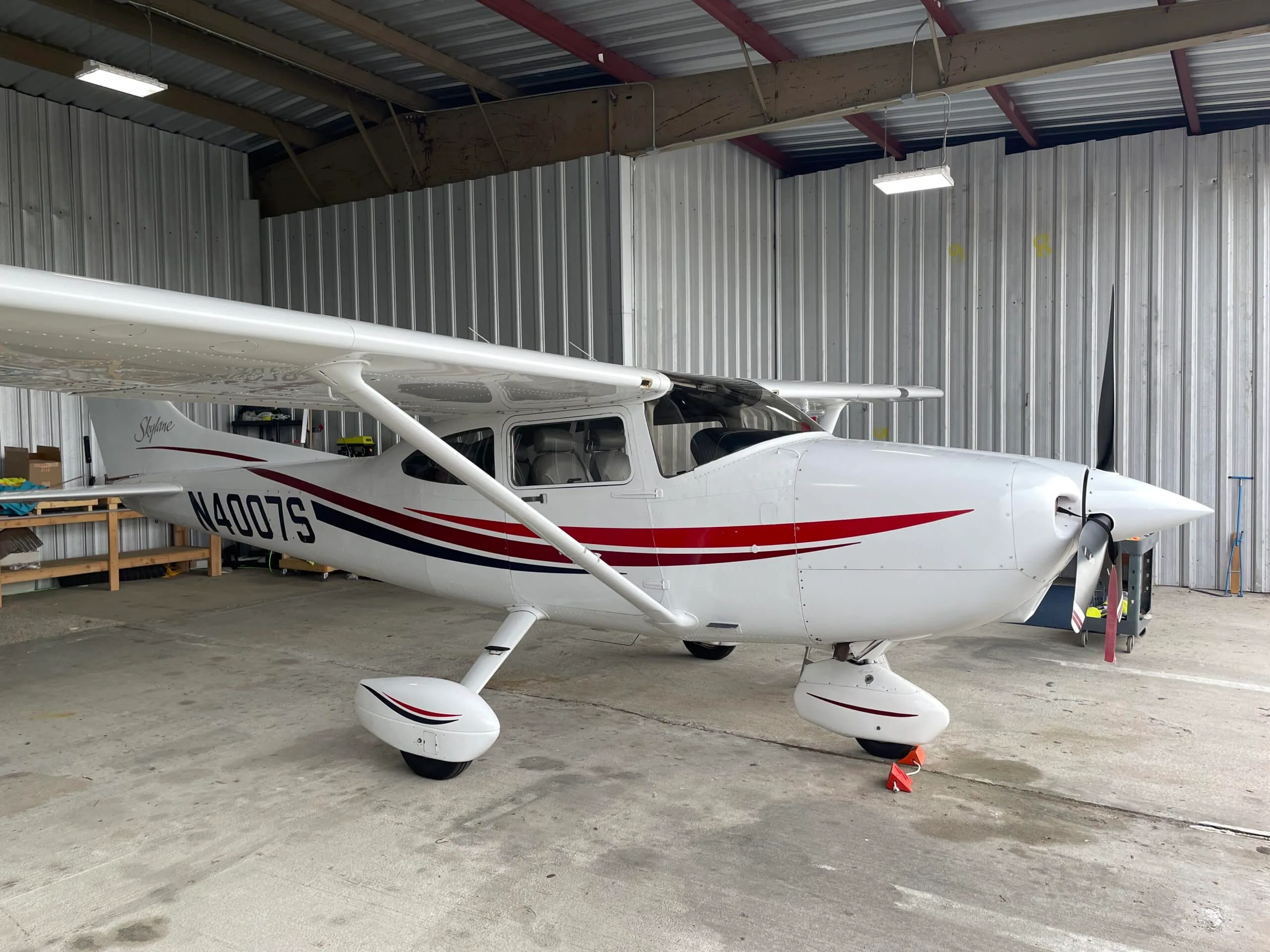 Exterior view of a 2000 Cessna 182S Skylane, N4007S.