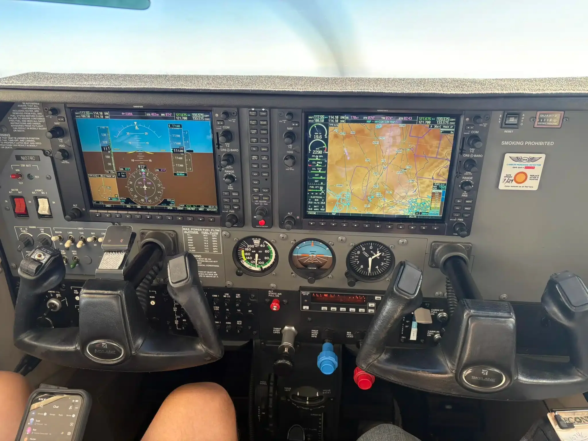 Cockpit and instrument panel of a 2005 Cessna 182T Skylane.