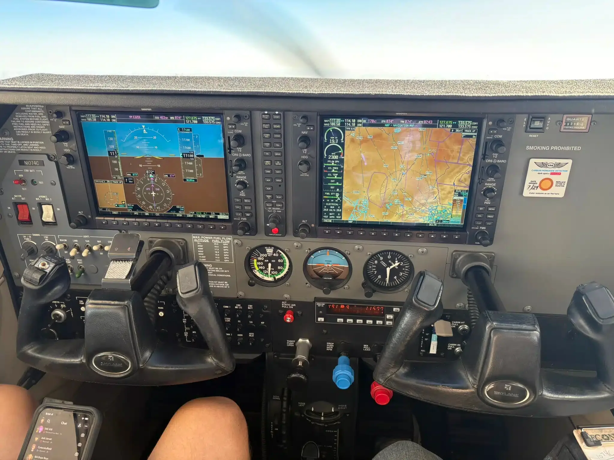 Cockpit and instrument panel of a 2005 Cessna 182T Skylane.
