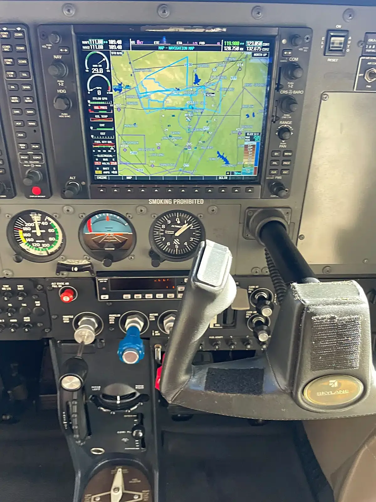 Avionics suite of a 2006 Cessna 182T Skylane.