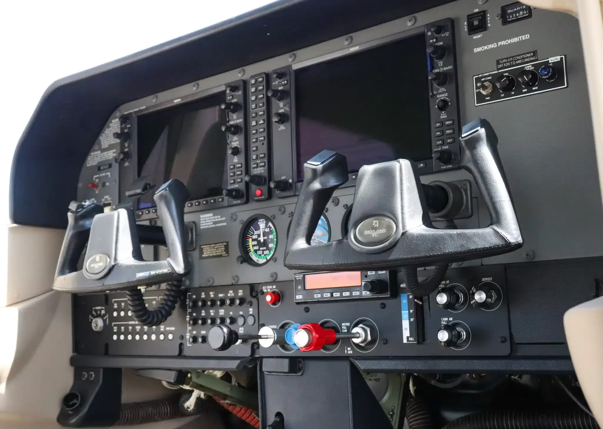 Avionics suite of a 2006 Cessna T182T Skylane.