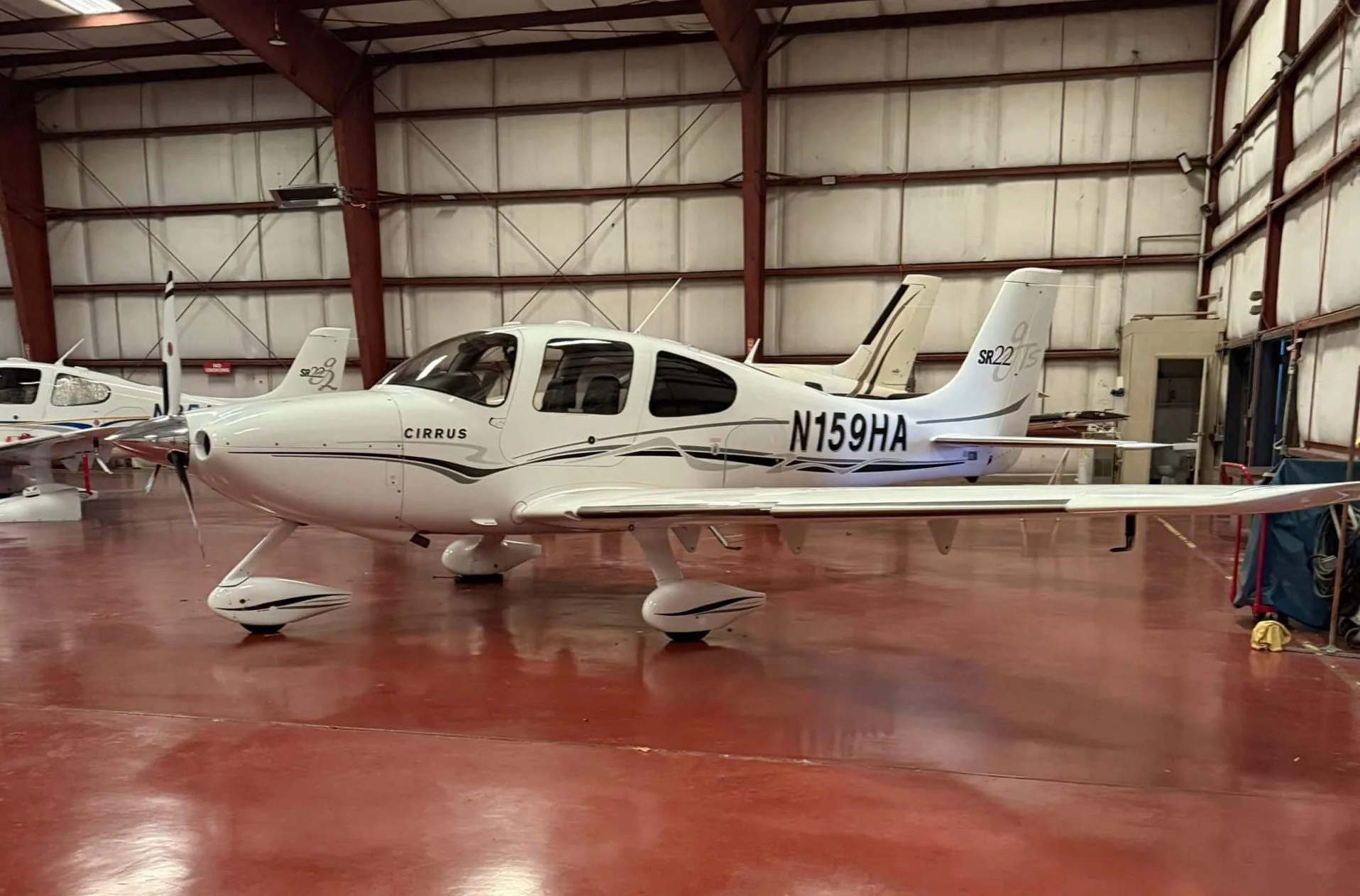 Exterior view of a 2006 Cirrus SR20 G2, N792CD.