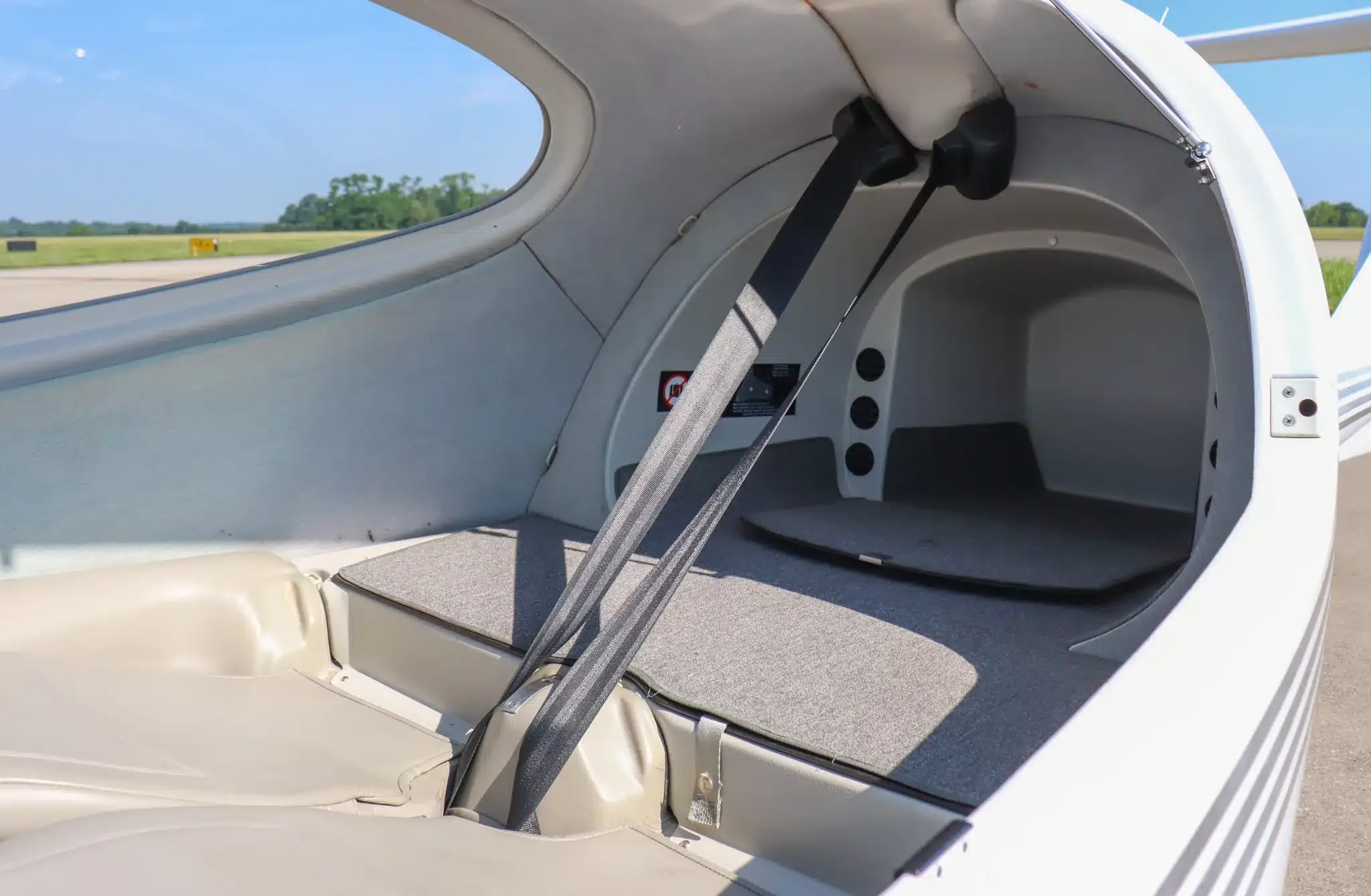 Cabin interior of a 2005 Diamond DA40.
